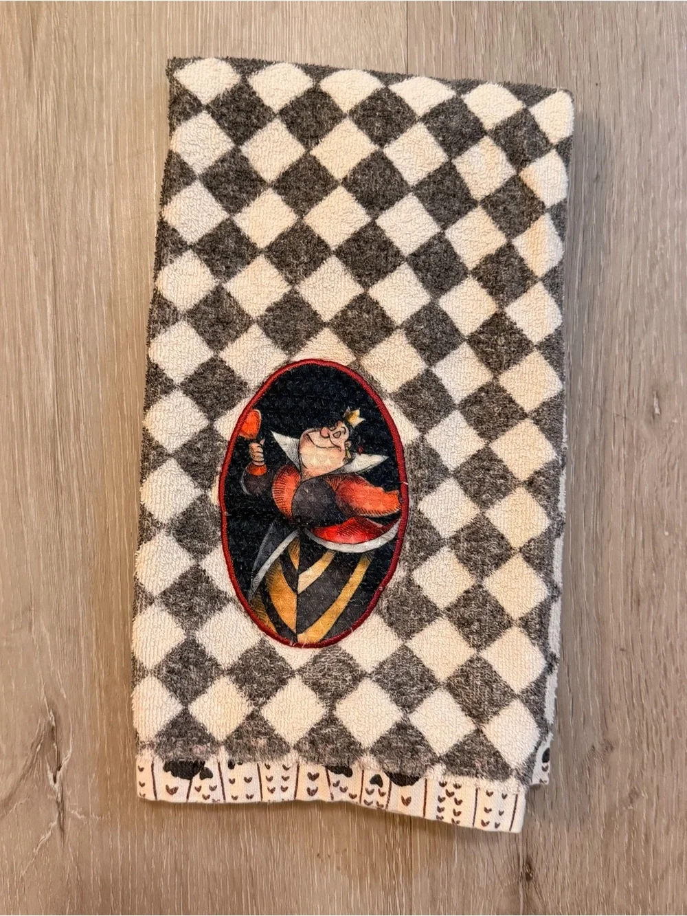 🖤 Authentic Vintage Y2K Disney Parks Queen of Hearts Hand Towel 🖤